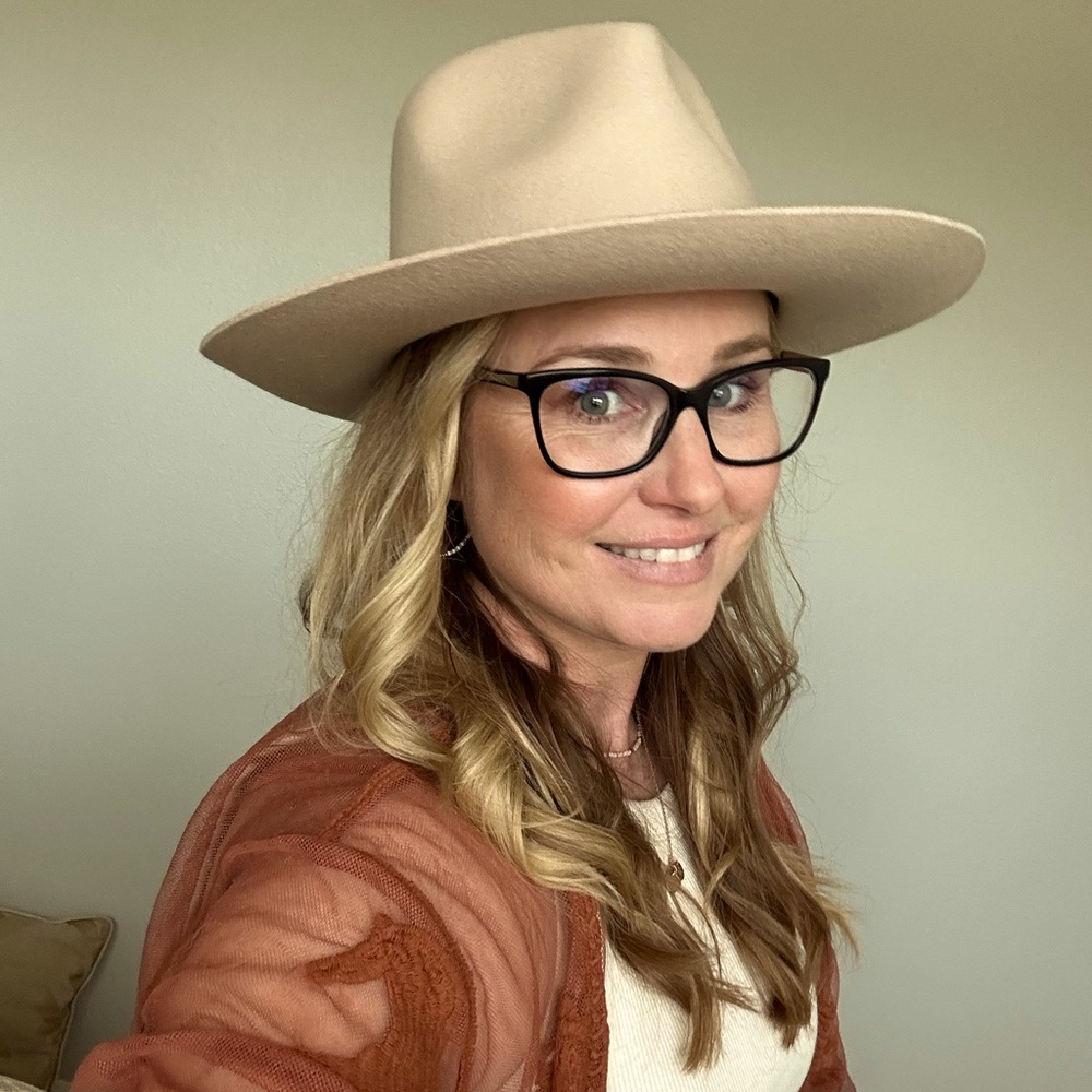 Meet your Posher, Jennifer